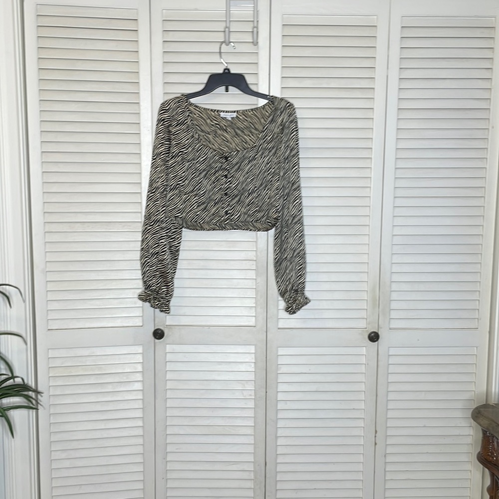 Zebra Crop Button Top